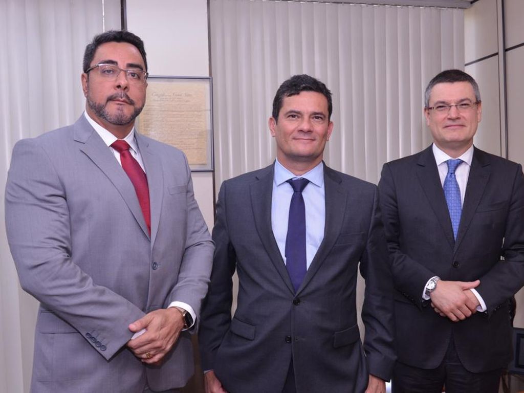 Marcelo Bretas, ex-juiz da Lava-Jato, apoia candidatos conservadores.