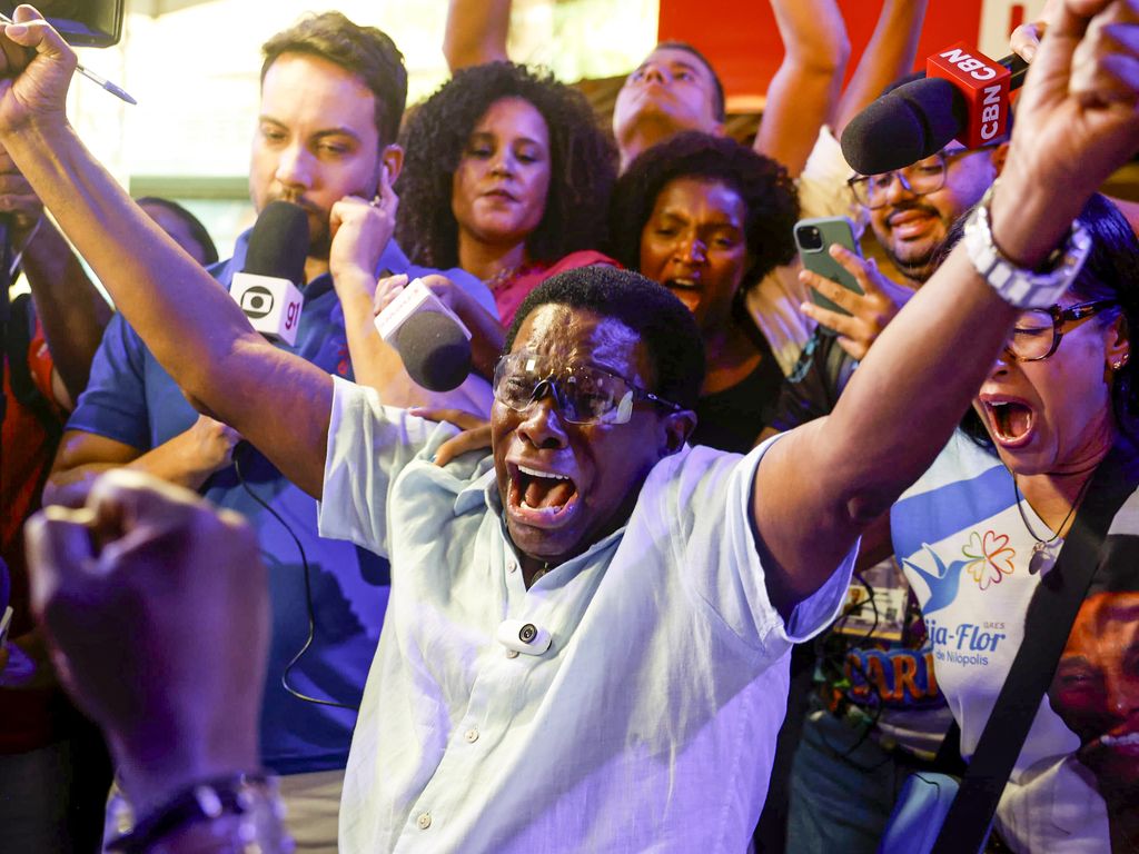 "Movimentações políticas das escolas de samba do Rio em 2026."