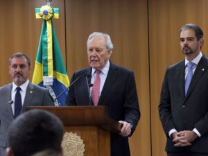 Proposta de classificar facções criminosas como terroristas.