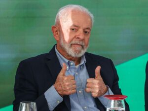 Programa do governo para reforma de casas populares no Brasil.