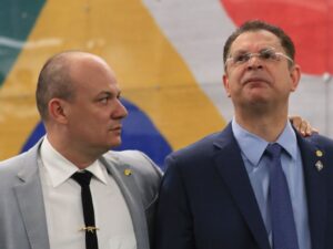 Sóstenes Cavalcante na CPI do INSS, destacando vitórias do governo.