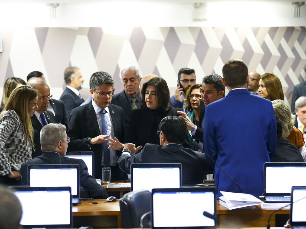 ** Debate sobre sucessão presidencial com especialistas discute cenários políticos de 2026.