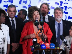 Gráfico da queda na aprovação do governo Lula entre maiores de 60 anos.