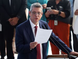 Ministro Boulos discute a crise de segurança no Rio.