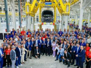 Lula anuncia programa de crédito imobiliário em SP, injetando R$ 20 bilhões.