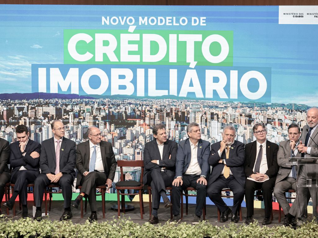 Lula discursa sobre criminalidade e segurança pública em evento.