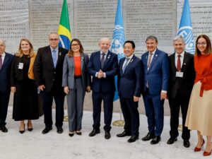 ** Lula e Eduardo Bolsonaro: apelido futebolístico e política nacional.