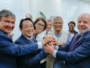 Jantar de Lula com ministros do STF sobre sucessão de Barroso.