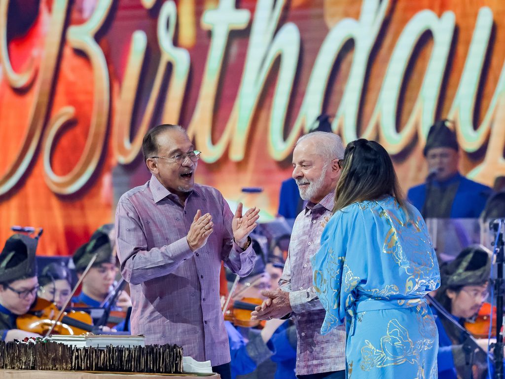 ** Lula celebra 80 anos como o primeiro octogenário no cargo durante viagem à Ásia.