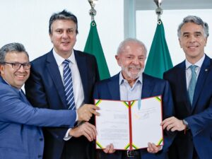 Lula convoca ministros para discutir lei antifacções no Brasil.