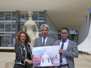 Alessandro Molon durante evento de campanha ao Senado no Rio.