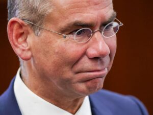 Defesa de Braga Netto critica STF e planeja recurso internacional.