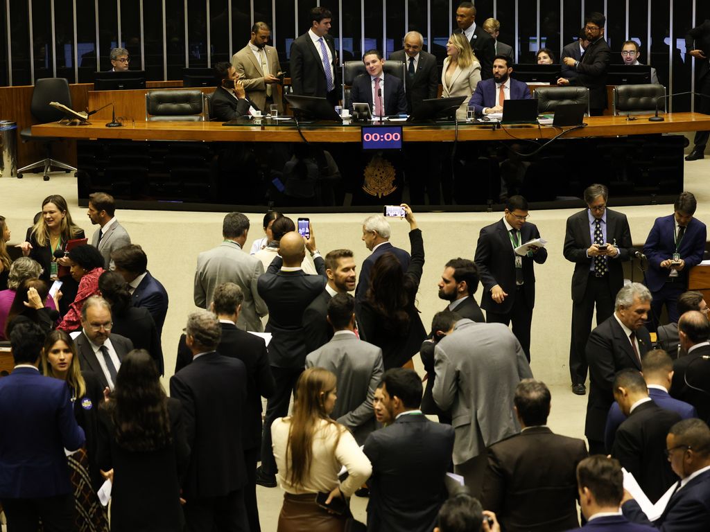 Câmara aprova projeto que limita reforma agrária em terras produtivas.