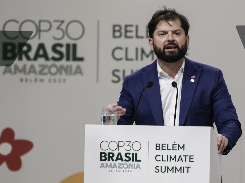 Urnas eleitorais no Chile durante eleições obrigatórias.