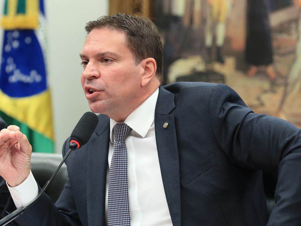 Deputado Ramagem pede reembolso de gastos com gasolina.