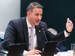 Deputado Guilherme Derrite se reúne com Lira e Cunha sobre projeto antifacção.