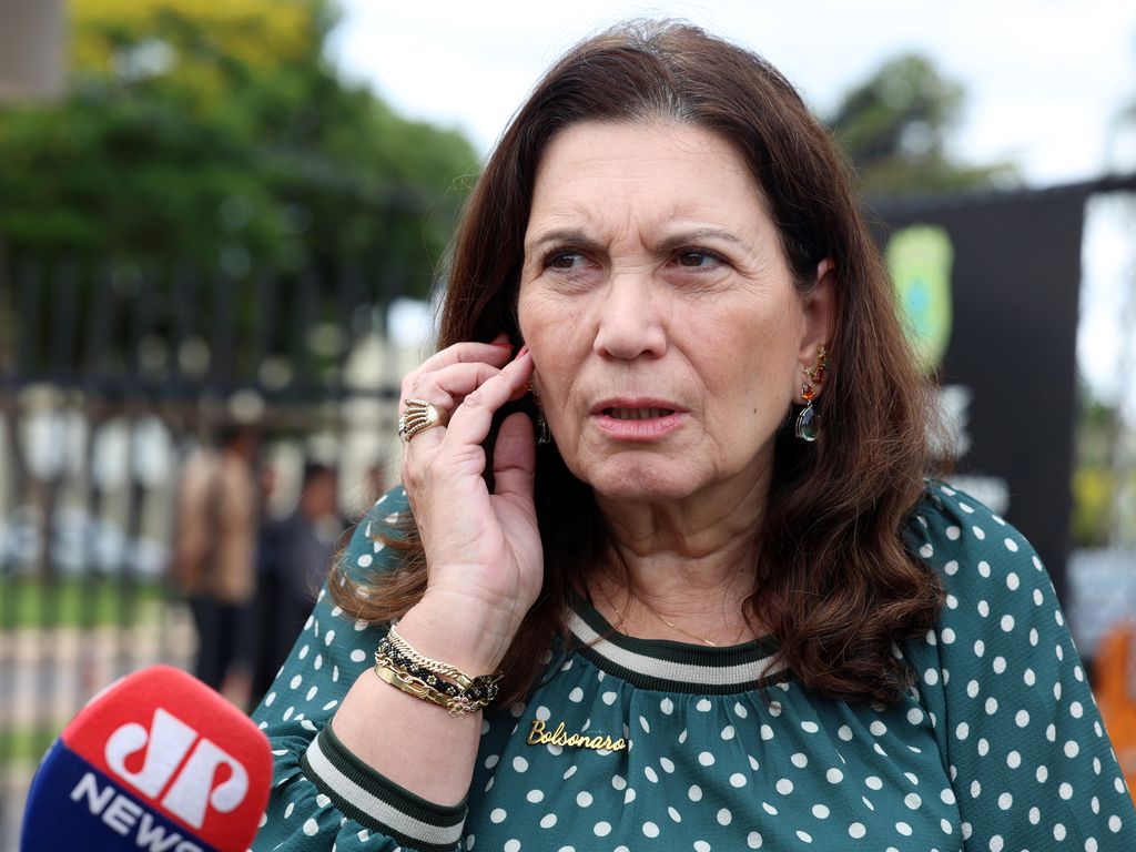 "Prisão preventiva de Bolsonaro gera incertezas na política brasileira."