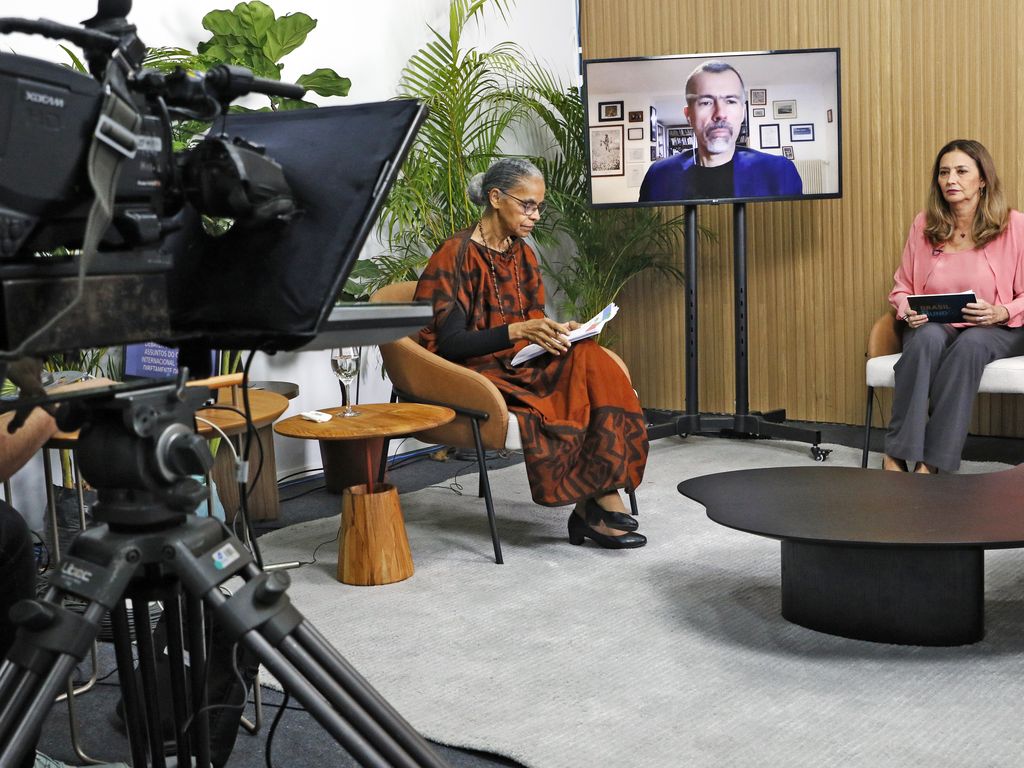 ** Marina Silva criticando aprovações do Senado durante a COP30.