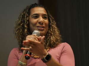 "Incêndio em subestação do Ministério da Igualdade Racial em Brasília deixa feridos."