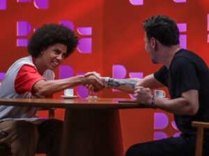 Deputado Renato Freitas em Curitiba, investigado por briga e racismo.