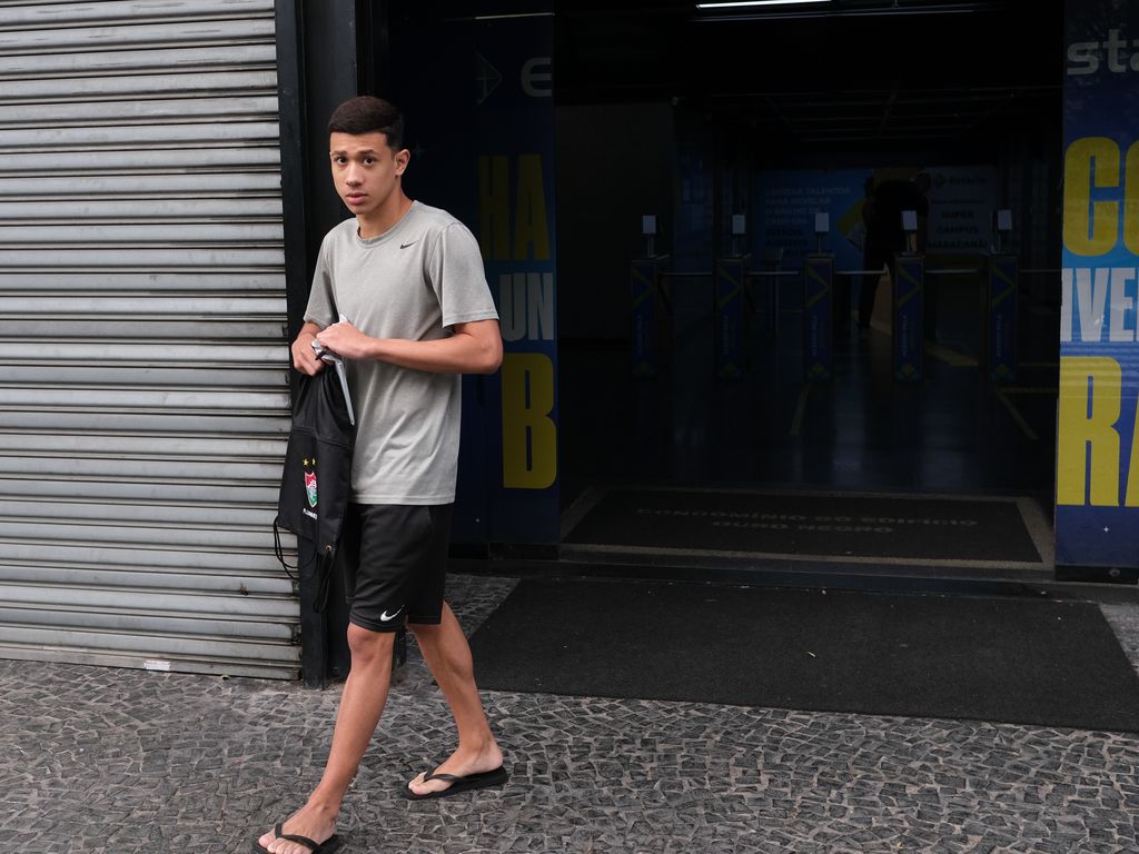 ** Paradoxos da opinião pública sobre operação policial no Rio de Janeiro.