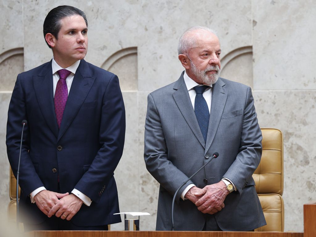 Julgamento no STF sobre militares envolvidos em atos golpistas.