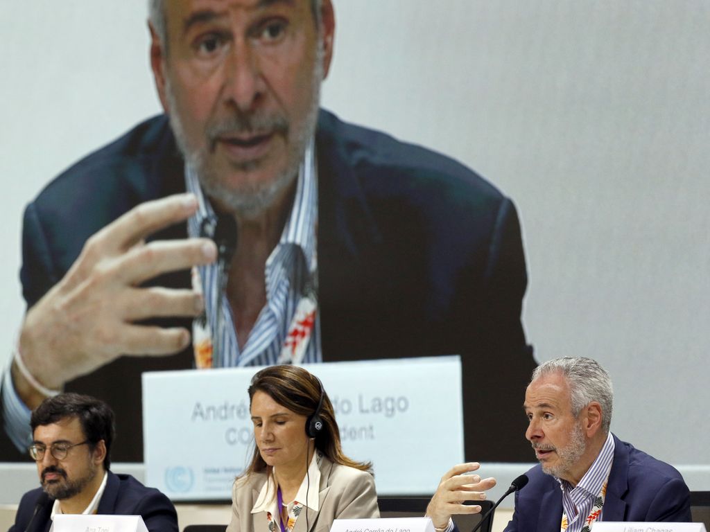 Lula conversa com líderes sobre substituto de Barroso.