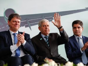 ACM Neto anuncia candidatura ao governo da Bahia 2026.