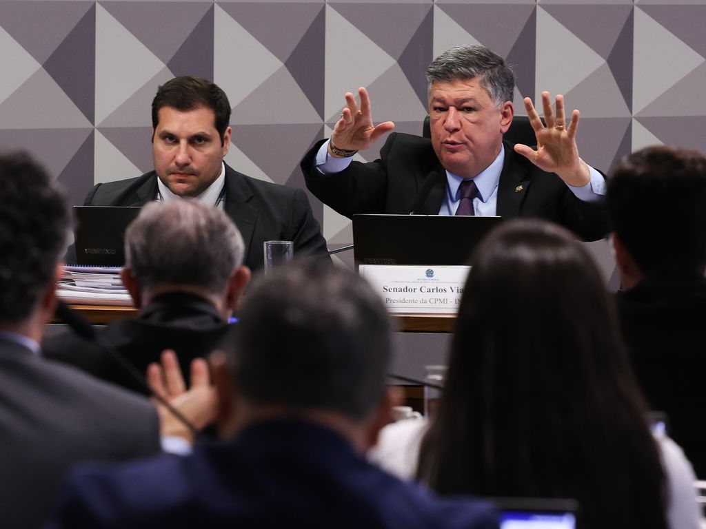 "Reunião da CPMI do INSS rejeita convocação de Fábio Lula e Jorge Messias."