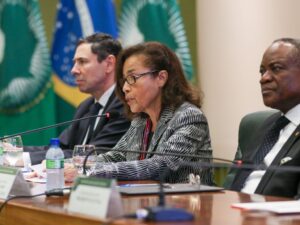 Engenheiro foragido Carlos Rocha se defende no LinkedIn.