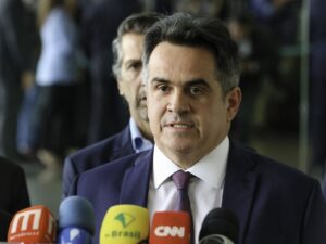 Ciro Nogueira e Sergio Moro em disputa política no Paraná.