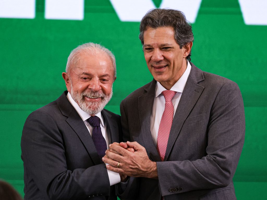 ** Fernando Haddad anuncia apoio à campanha de Lula 2026.