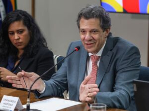 Fernando Haddad em evento político para candidatura em SP 2026.