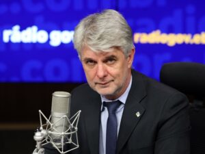 ** Ministros do governo federal se opõem à redução da jornada de trabalho.