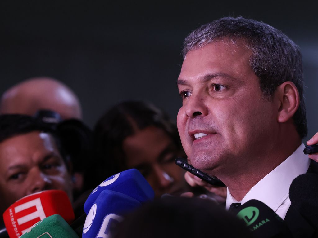 Reunião entre Lindbergh Farias e Hugo Motta na Câmara dos Deputados.