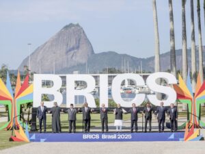 "Luiz Inácio Lula da Silva nomeia Gustavo Feliciano como ministro do Turismo."