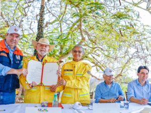 ** Lula em ato político lembrando a invasão de 8 de janeiro.