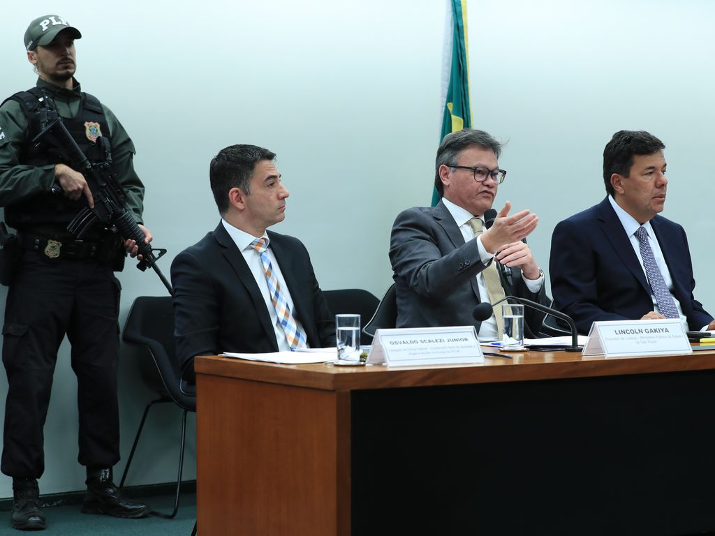 ** Reunião do governo Lula sobre ministério da segurança pública.