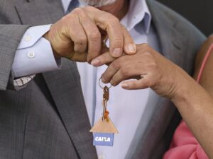 ** "Emenda de R$ 1,9 bilhão gera polêmica no Congresso Nacional."