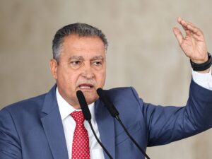 "Reunião interministerial do governo priorizando agenda social e econômica"