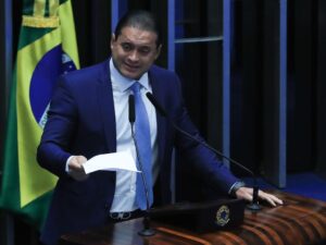 ** Senador Weverton Rocha discute nova lei de impeachment no Senado.