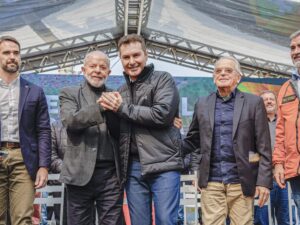 Tarso Genro discute segurança pública e ministério no PT.