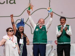 Lula anuncia mutirão educacional para combater feminicídio no Brasil.