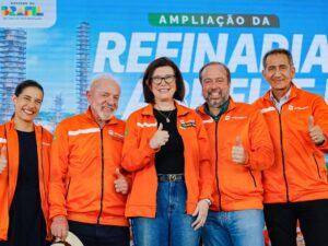 ** Lula faz discurso contra feminicídios e convoca homens à mudança.