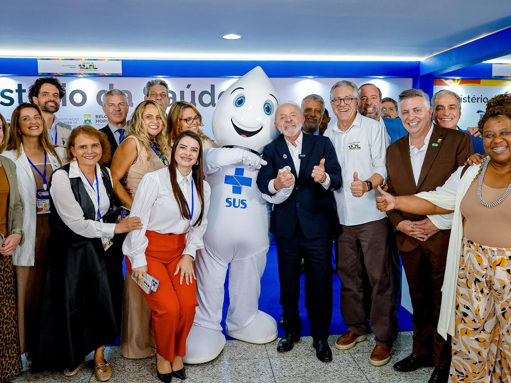 Lula critica oposição e compara políticas sociais em BH.