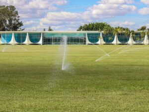 Lula agradece lealdade das Forças Armadas em Brasília.