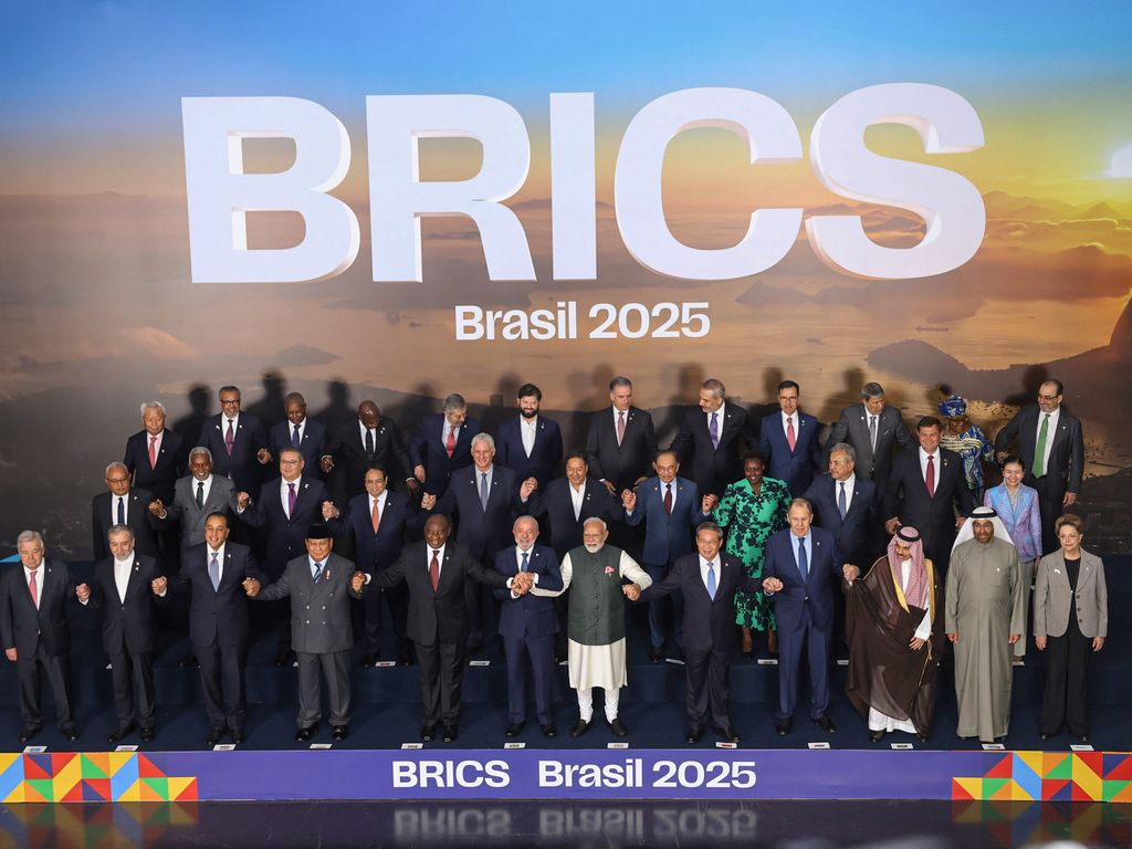 Lula assina decreto de indulto natalino excluindo golpistas.