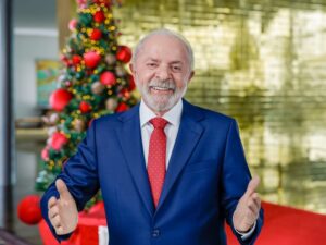 ** Lula anuncia veto ao projeto de realocação da Eletrobras.