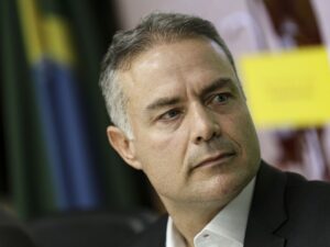 Eleitor brasileiro enfrenta dilema ideológico nas eleições de 2026.