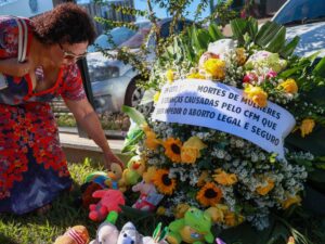 "Ministro Moraes anula sindicância do CFM sobre Bolsonaro"